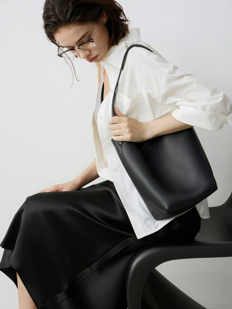 LIBLUZ Medium Classic Shoulder Bag in Leather Black - LIB LUZ